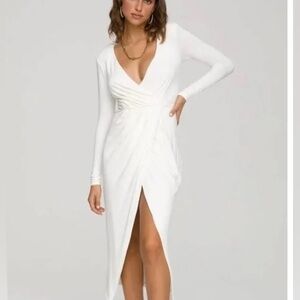 GOOD AMERICAN strong shoulder wrap dress